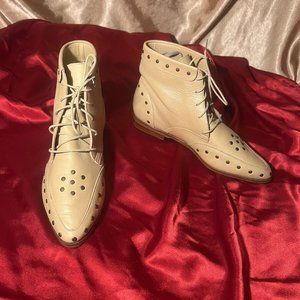 Vintage Chilis Tan Studded Leather Boots w/ wood heels Womens size 5 1/2 B